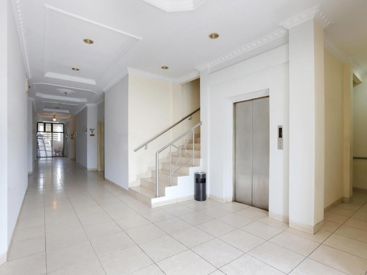 Capital O 297 45 Residence Джакарта Экстерьер фото
