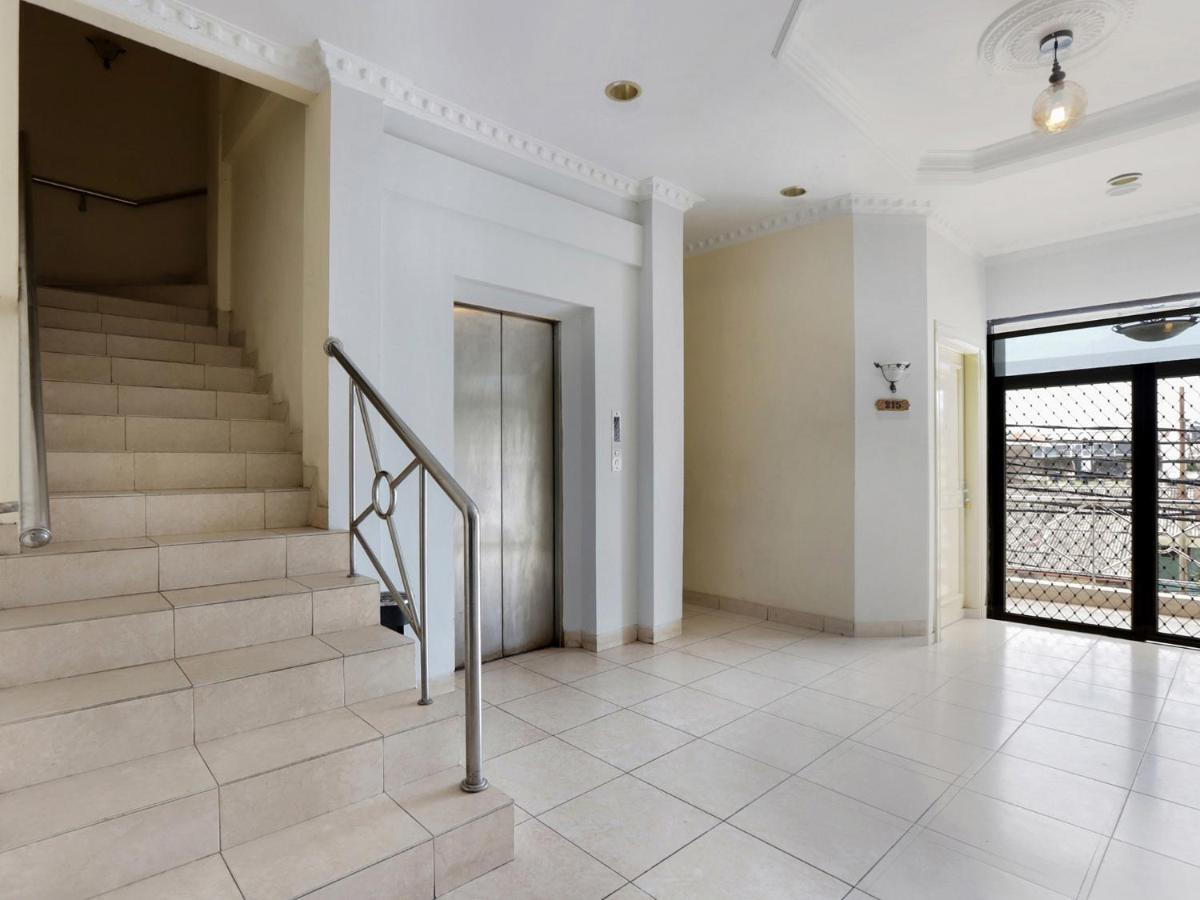 Capital O 297 45 Residence Джакарта Экстерьер фото